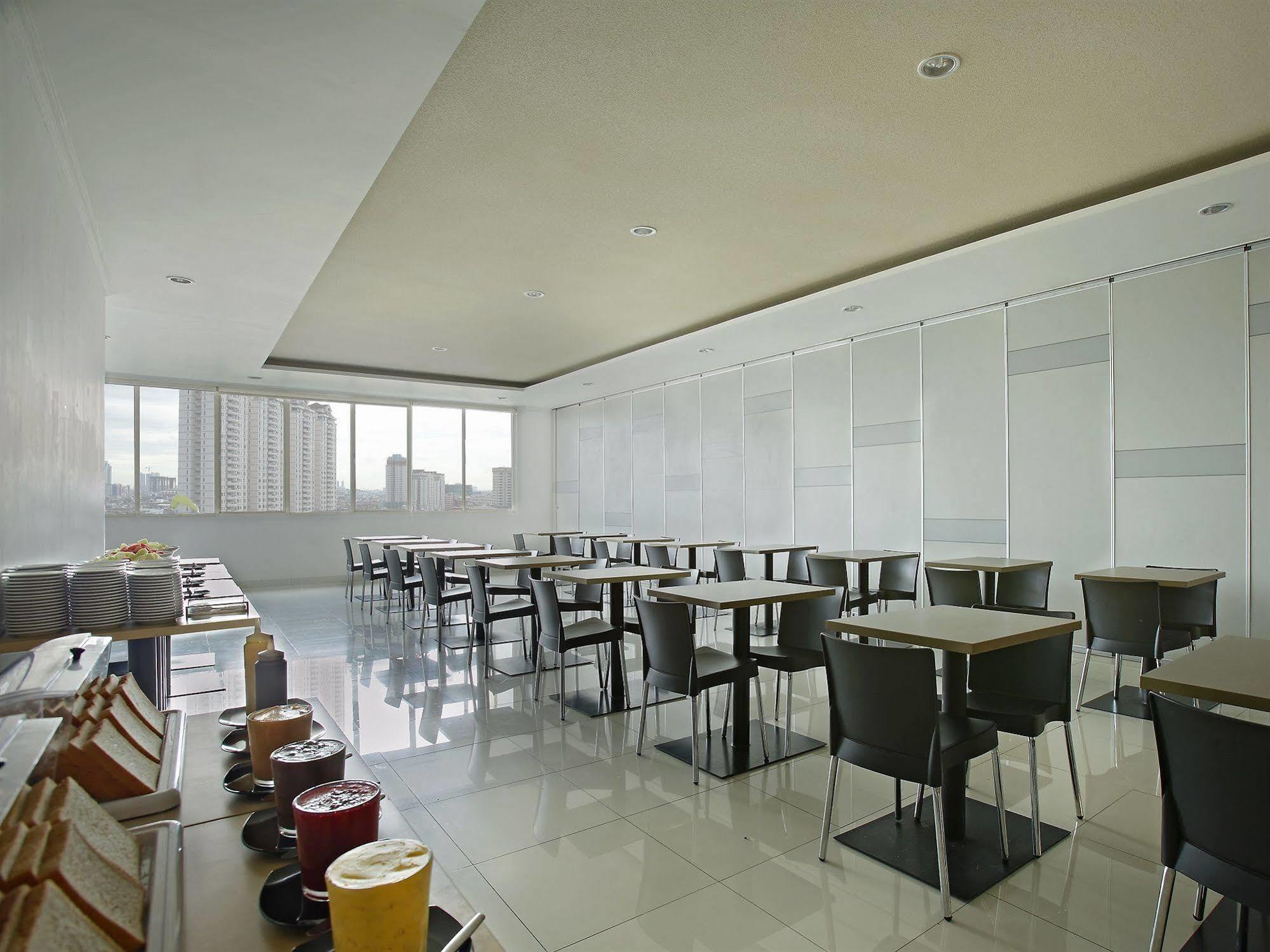Amaris Hotel Mangga Dua Square Jakarta Exterior foto